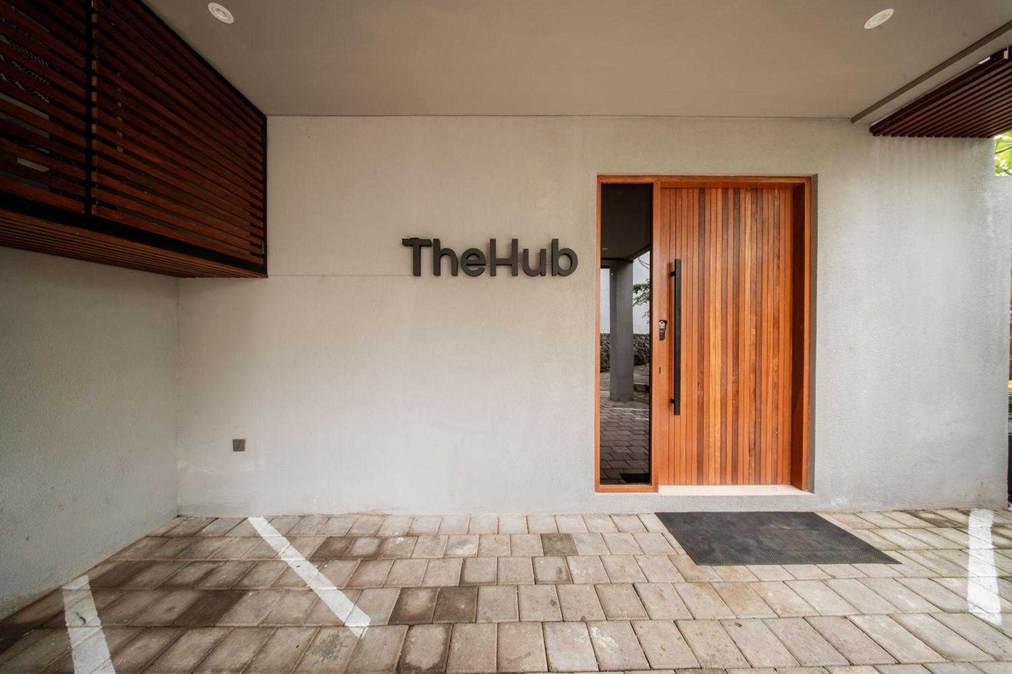 Thehub Pererenan Coworking, Pool And Rooftop Чангу Экстерьер фото